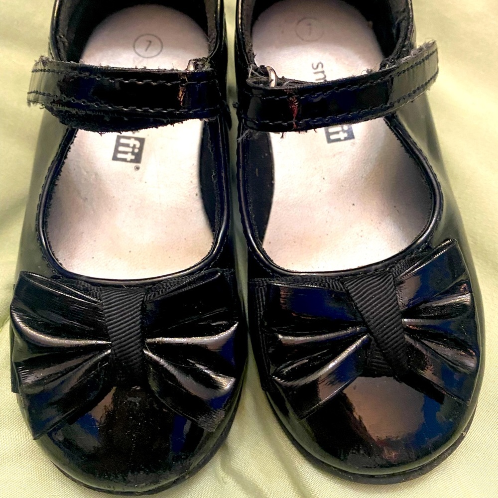 Black Faux Patent Leather Mary Janes T7